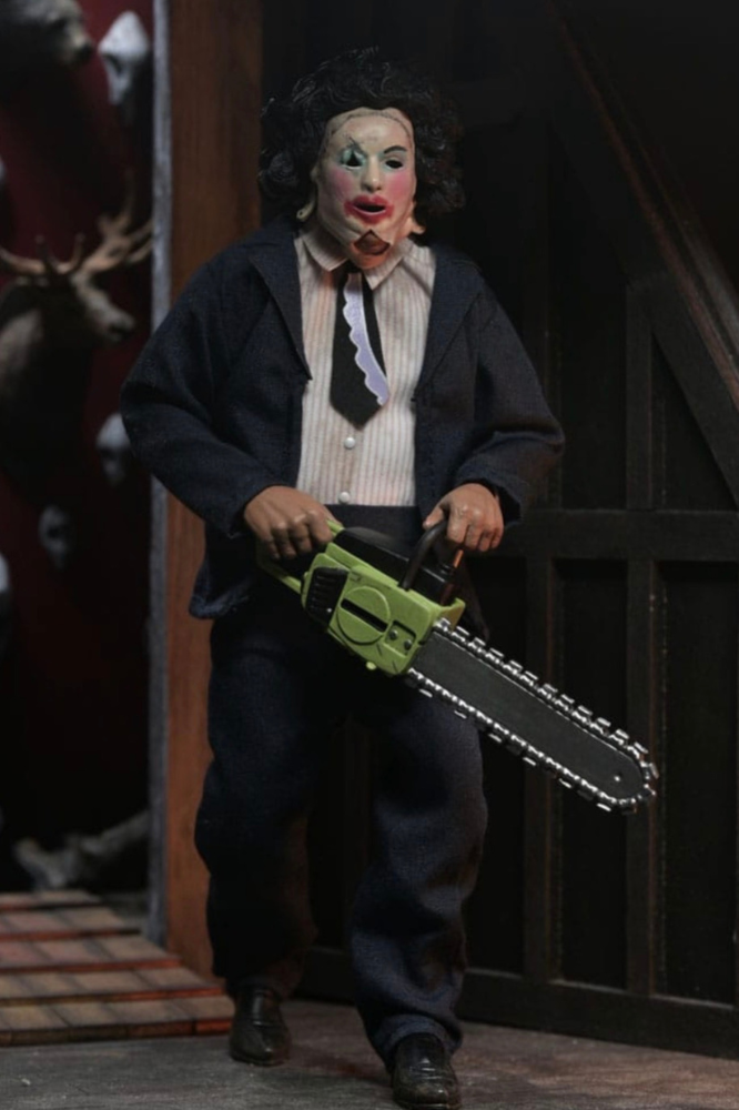 Leatherface Pretty Woman NECA Clothed Figure 20 cm – vista frontal