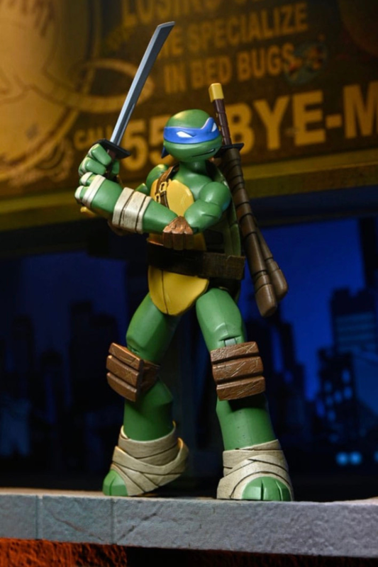 Figura Leonardo Ultimate NECA 18 cm con katanas en pose de ataque