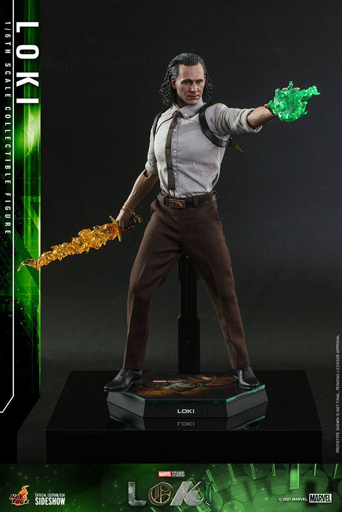 Figura coleccionable Loki Hot Toys con base y efectos mágicos – escala 1/6