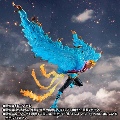 Figura de Marco transformado en fénix con alas de fuego azul translúcido.