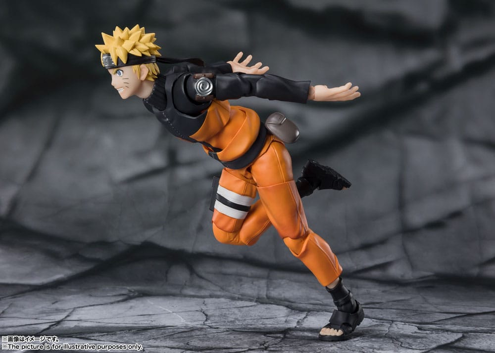 Figura Naruto articulada mostrando movimiento en escena dinámica.