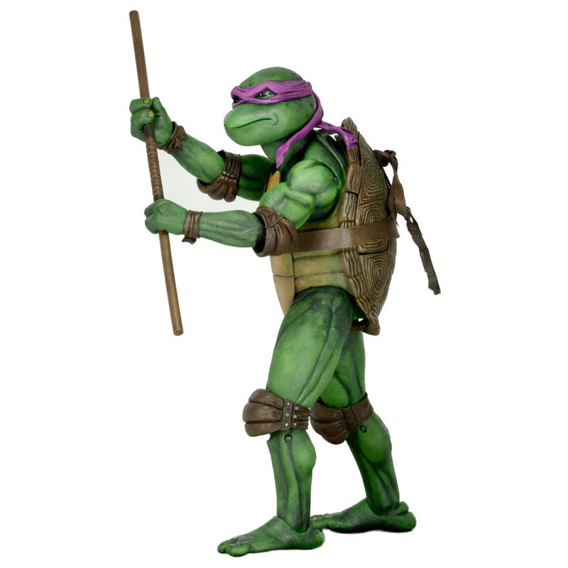 Figura articulada Donatello NECA en caja con ventana y accesorios.