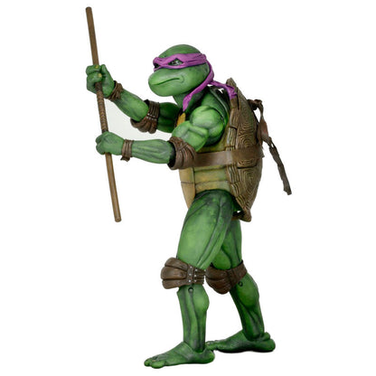 Figura articulada Donatello NECA en caja con ventana y accesorios.