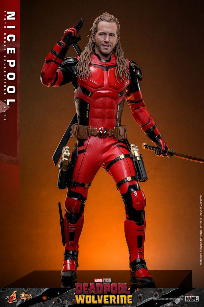 Figura Nicepool articulada posando con espadas y base expositora LED.