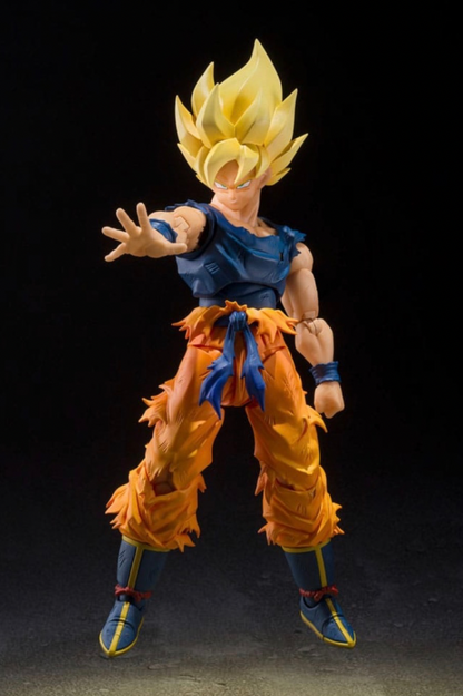 Son Goku Super Saiyan S.H.Figuarts Tamashii Nations en pose frontal con aura de poder.