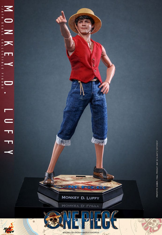 Figura de Luffy sobre base expositora decorativa One Piece Hot Toys