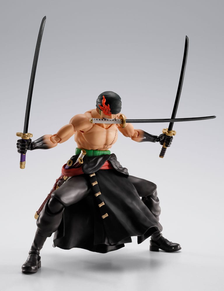 Detalle de la figura de Zoro King of Hell mostrando el efecto de energía en las espadas.