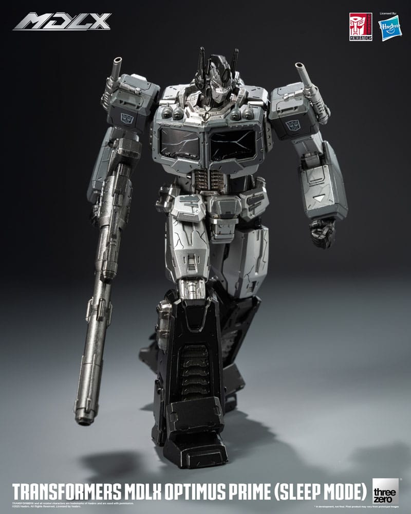 Optimus Prime en modo reposo con Matrix del Liderazgo en el pecho, figura exclusiva Transformers MDLX.