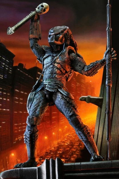 Figura Predator 2 City Hunter Poster Series 18 cm NECA vista frontal con base gárgola