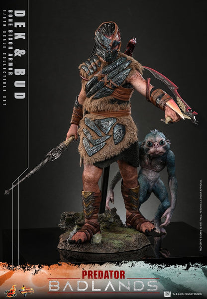Figura Dek y Bud Predator Badlands Hot Toys 1/6 con armadura Bone Bison Armor detalle completo