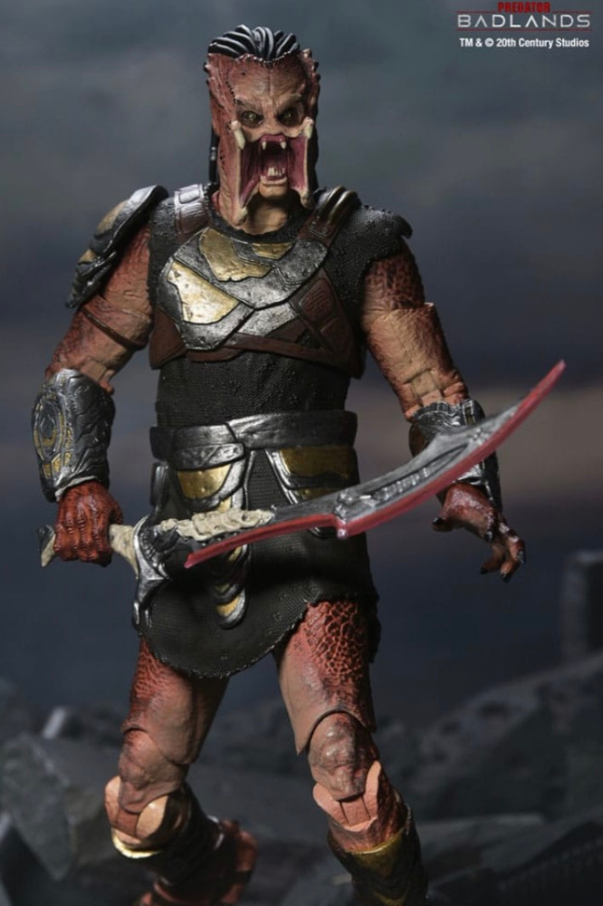 Figura Predator Badlands NECA Ultimate 7 pulgadas con detalles y armas, vista frontal.