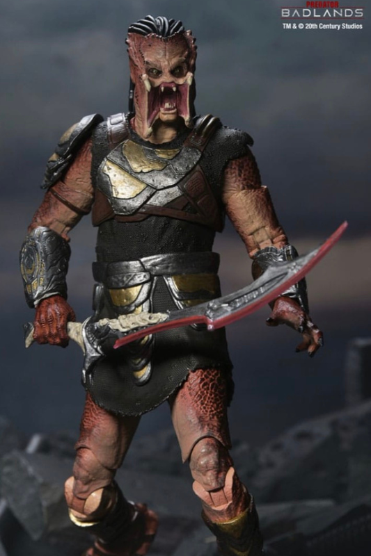 Figura Predator Badlands NECA Ultimate 7 pulgadas con detalles y armas, vista frontal.