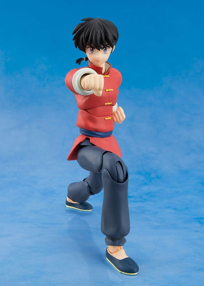 Ranma Saotome figura articulada mostrando movimiento de artes marciales.
