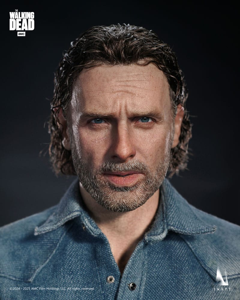 Detalle de cabello real y expresión facial de Rick Grimes figura InArt