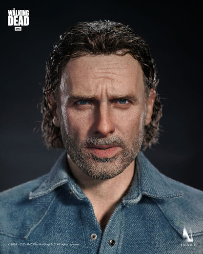 Detalle de cabello real y expresión facial de Rick Grimes figura InArt