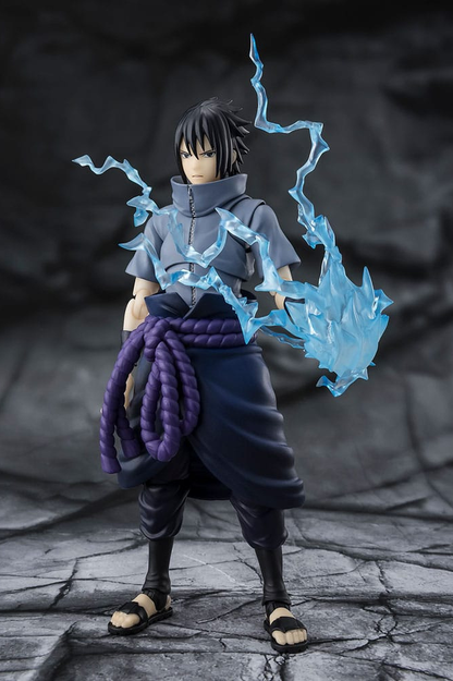 Figura S.H.Figuarts Sasuke Uchiha Solitary Shinobi de Naruto 15 cm