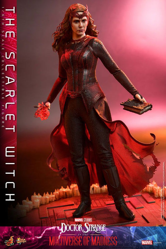 Figura Scarlet Witch Hot Toys escala 1/6 con efectos mágicos y capa de tela.