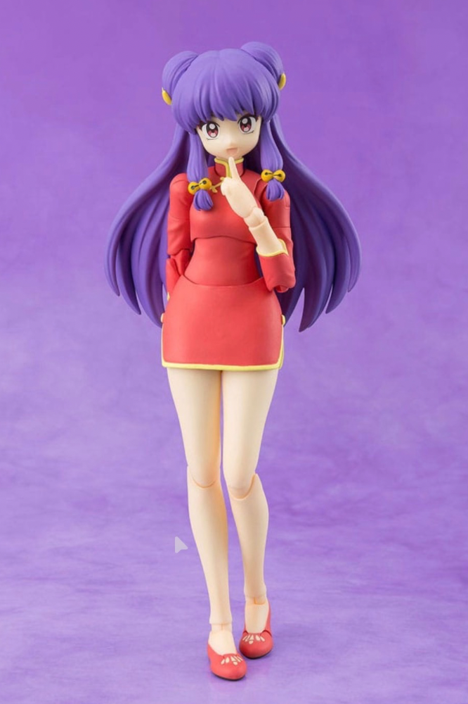 Figura Shampoo Ranma S.H.Figuarts Tamashii Nations posando con fondo violeta.