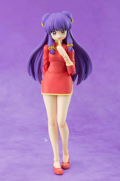 Figura Shampoo Ranma S.H.Figuarts Tamashii Nations posando con fondo violeta.