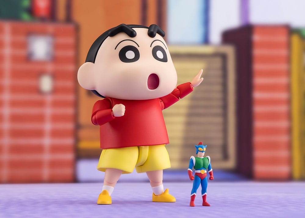 Shin-chan en pose divertida con fondo de ciudad – Figura 9 cm