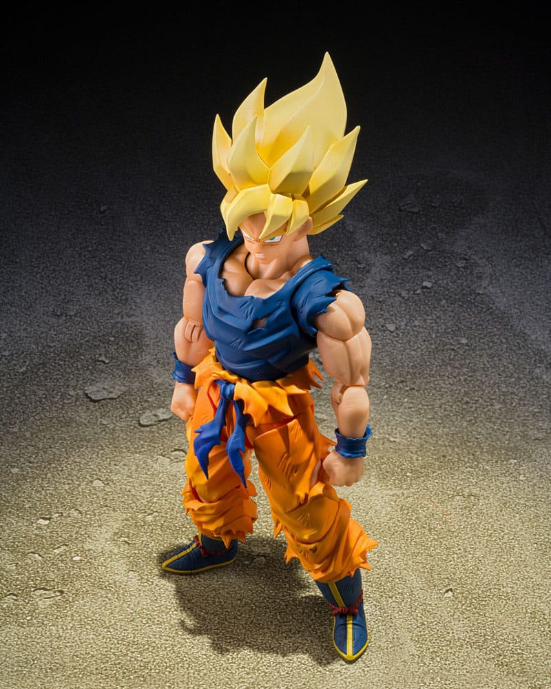 Figura de Goku Super Saiyan articulada mostrando expresión de combate.