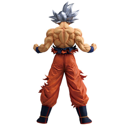 Parte trasera de la figura Son Goku Ultra Instinct The Chronicle Banpresto