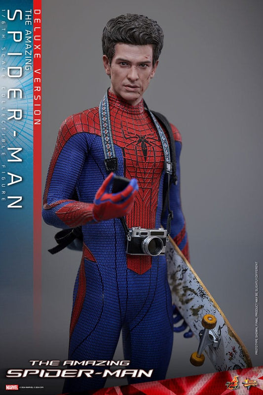 Figura Hot Toys Spider-Man Deluxe de The Amazing Spider-Man con base diorama LED
