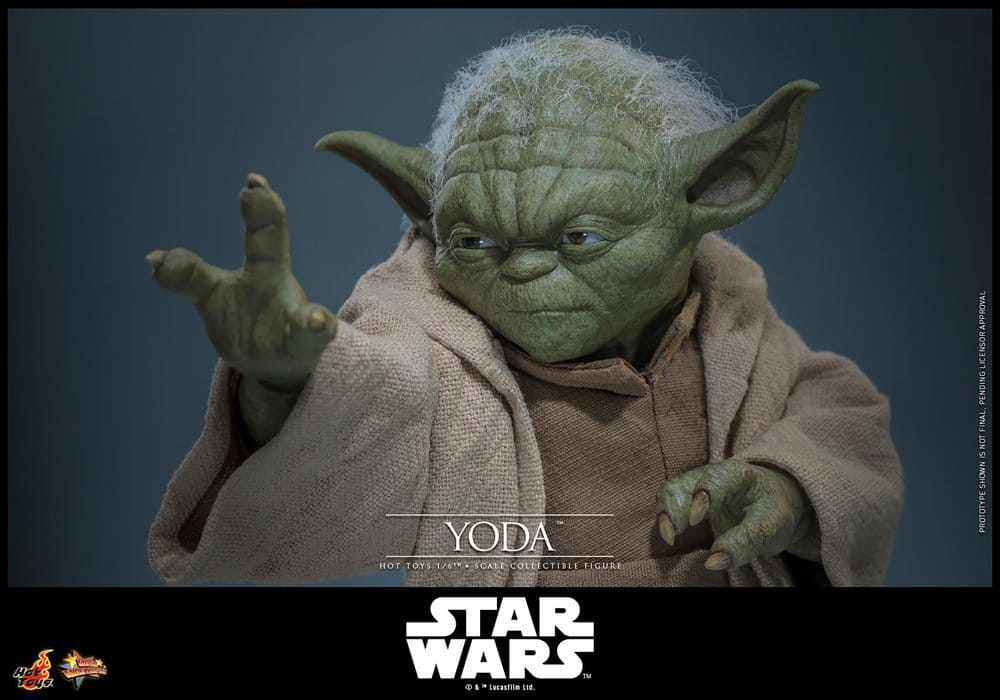 Figura coleccionable Yoda Hot Toys Movie Masterpiece con accesorios y silla flotante