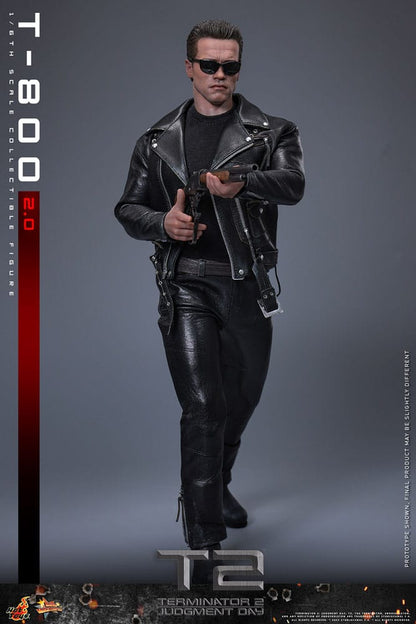 Figura completa T-800 Battle 2.0 de Hot Toys con pose de combate