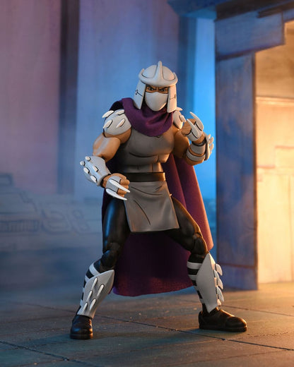 Shredder versión animada 18 cm – con accesorios y capa morada
