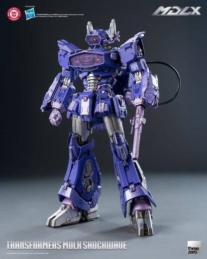 Shockwave MDLX Threezero figura articulada con diseño detallado de Transformers.