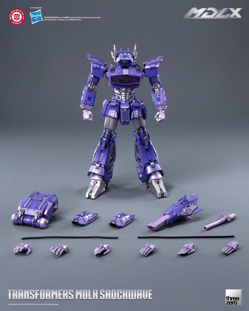 Figura Shockwave Transformers MDLX Threezero con accesorios intercambiables.