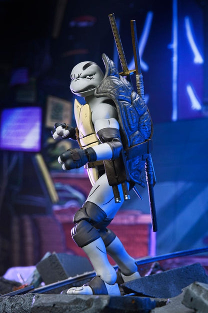 Figura NECA Uno en caja con ventana y fondo futurista.