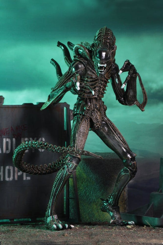 Figura Warrior Xenomorph Brown de NECA basada en Aliens 1986 con acabado marrón y gran nivel de detalle