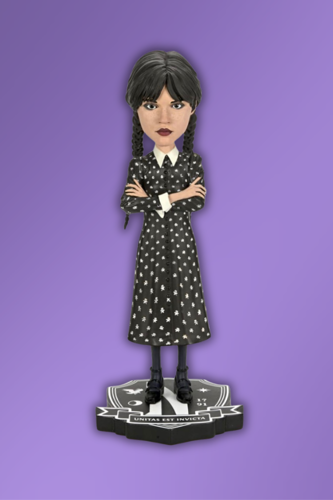 Figura Wednesday Addams Head Knocker NECA 21 cm inspirada en la serie Wednesday