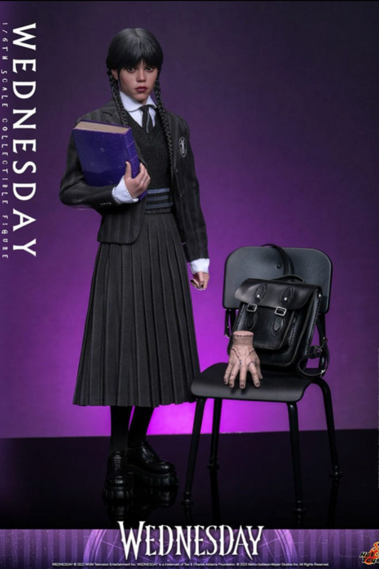 Figura Hot Toys 1/6 Wednesday Addams Netflix serie con uniforme y accesorios