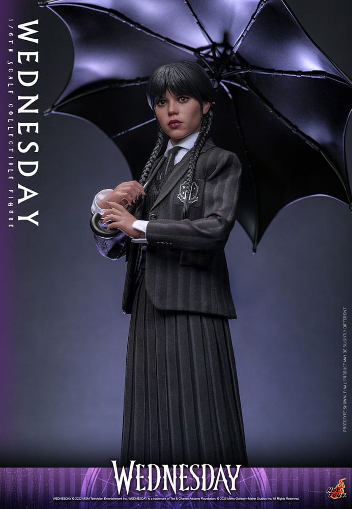 Wednesday Addams Hot Toys 1/6 Collector Edition con Dedos Thing y base expositora
