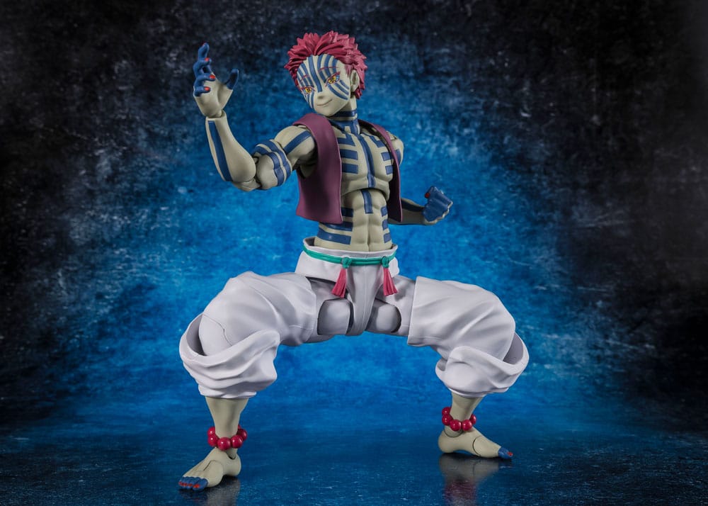 DEMON SLAYER: KIMETSU NO YAIBA FIGURA S.H. FIGUARTS AKAZA 15 CM
