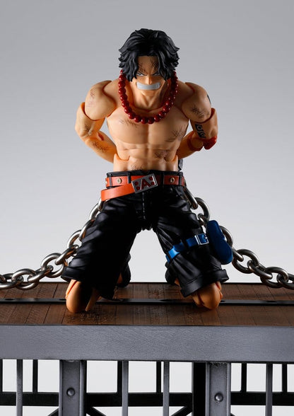 PORTGAS D. ACE – FIGURA S.H.FIGUARTS 16 CM (BANDAI TAMASHII – ONE PIECE MARINEFORD)