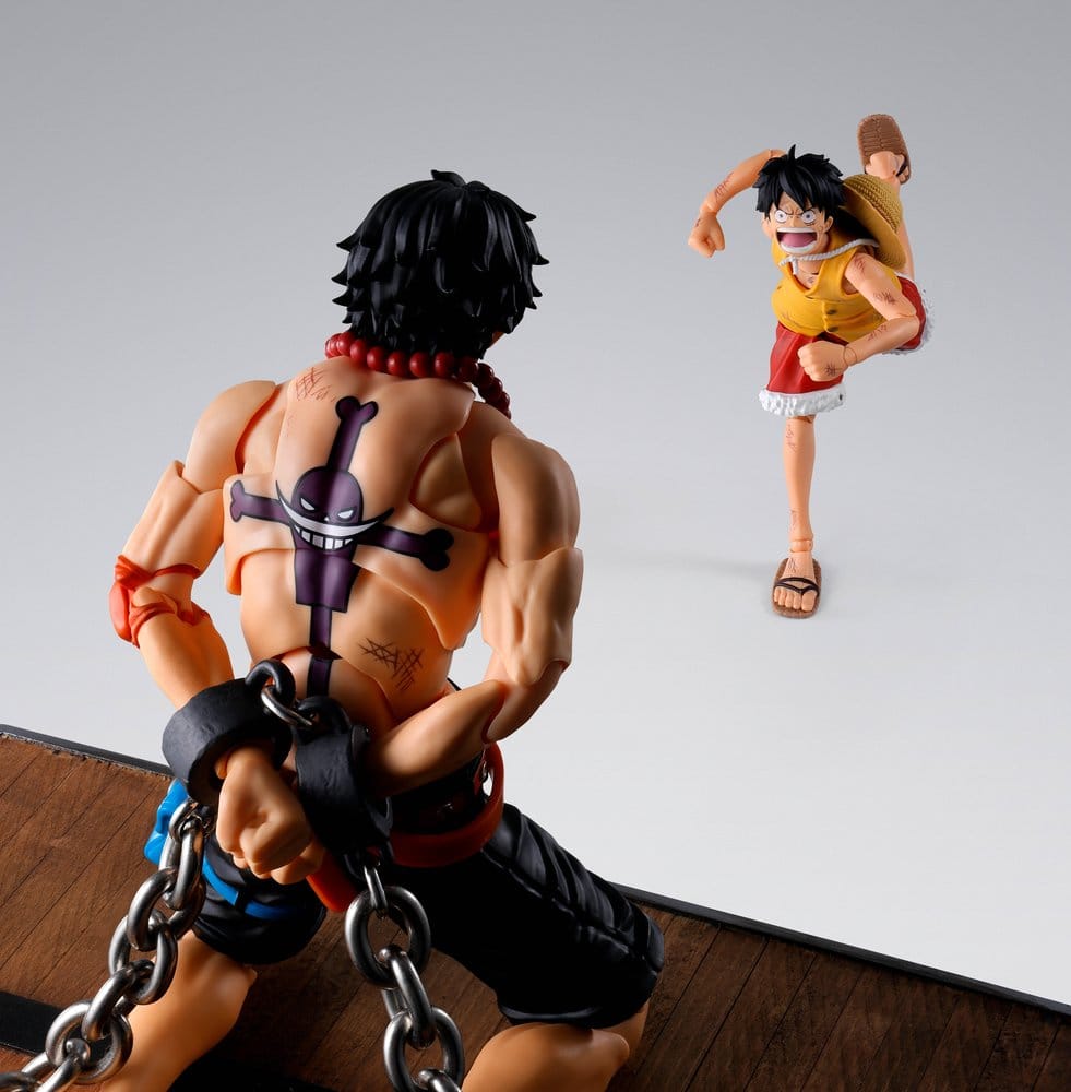 PORTGAS D. ACE – FIGURA S.H.FIGUARTS 16 CM (BANDAI TAMASHII – ONE PIECE MARINEFORD)