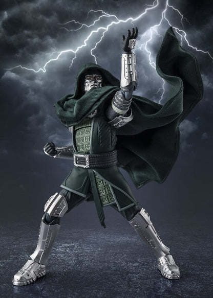 DOCTOR DOOM FIGURA S.H.FIGUARTS MARVEL AVENGERS: DOOMSDAY 16 CM