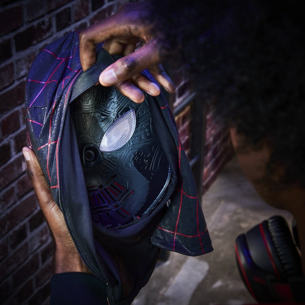 MILES MORALES SPIDER-MAN 2 MARVEL LEGENDS MÁSCARA ELECTRÓNICA EXPRESIVA 1/1 HASBRO