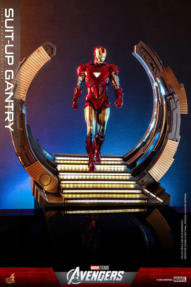 MARVEL’S THE AVENGERS – SET DE ACCESORIOS IRON MAN SUIT-UP GANTRY ESCALA 1/6 (HOT TOYS)