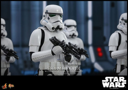 STORMTROOPER WITH DEATH STAR ENVIRONMENT – HOT TOYS