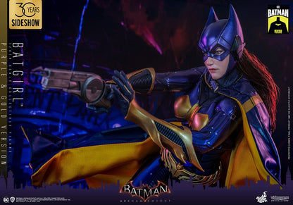 BATGIRL (PURPLE AND GOLD VERSION) EXCLUSIVE - FIGURA 1/6 ESCALA - HOT TOYS – BATMAN ARKHAM KNIGHT VIDEOGAME