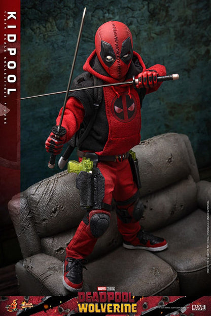 DEADPOOL & WOLVERINE FIGURA 1/6 KIDPOOL 22 CM – HOT TOYS – LÍNEA MOVIE MASTERPIECE
