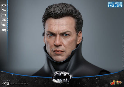 BATMAN – BATMAN RETURNS 2.0 DELUXE VERSION – FIGURA 1/6 ESCALA – HOT TOYS – MOVIE MASTERPIECE