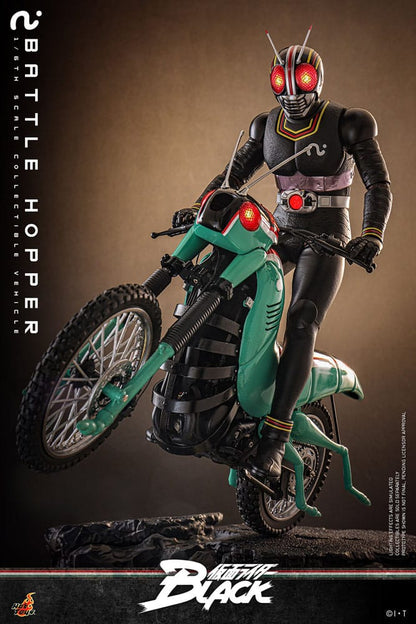 BATTLE HOPPER – VEHÍCULO HOT TOYS 1/6 36 CM (KAMEN RIDER BLACK – CON LUZ LED)