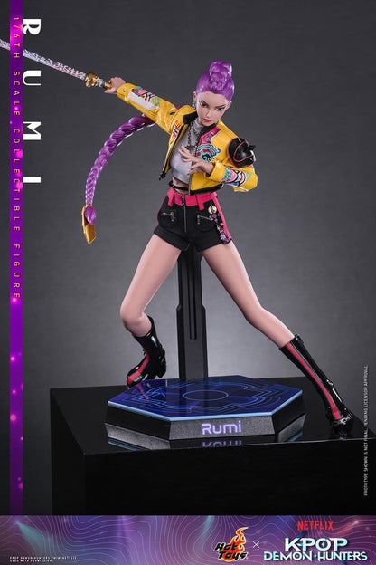 RUMI – KPOP DEMON HUNTERS – FIGURA ARTICULADA 1/6 28 CM (HOT TOYS)
