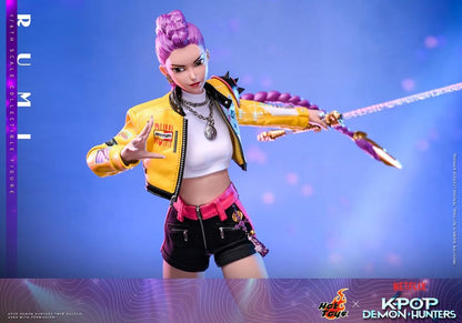 RUMI – KPOP DEMON HUNTERS – FIGURA ARTICULADA 1/6 28 CM (HOT TOYS)